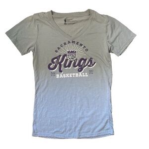 Sacramento Kings Womens Size Medium Purple Grey NBA Short Sleeved Shirt
